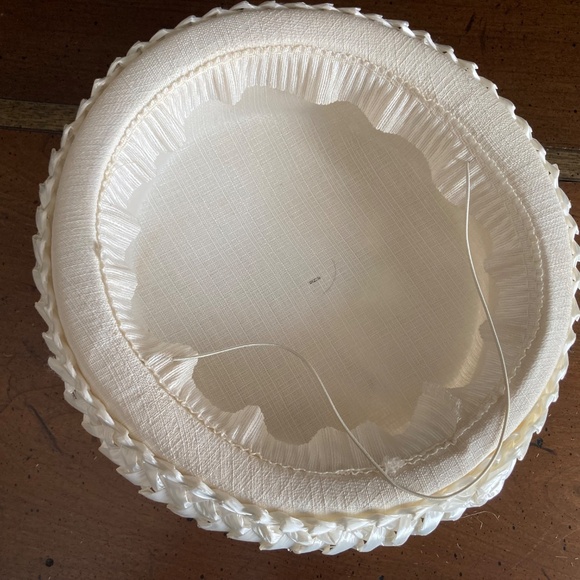 VINTAGE Beige Ladies/Child Hat Midcentury style hat Easter Bonnet 20" diameter - Picture 8 of 8